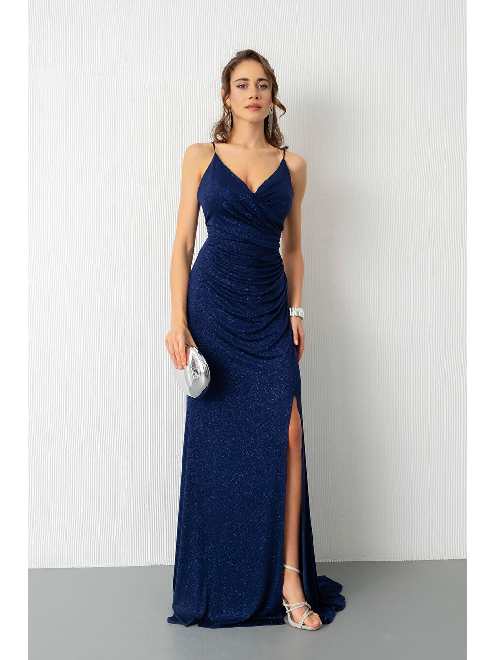 Kadın Lacivert Sırt Dekolteli Simli Uzun Abiye Elbise