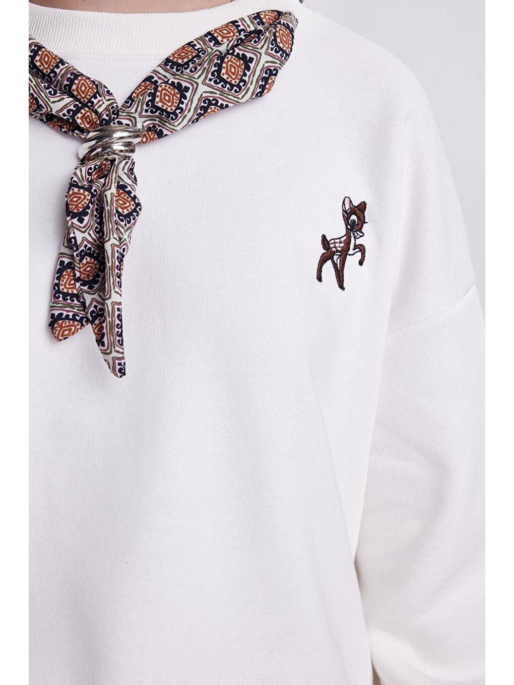 Kadın Oversize Geniş Kesim Pamuklu Fular Detaylı Bisiklet Yaka Beyaz Sweatshirt-2