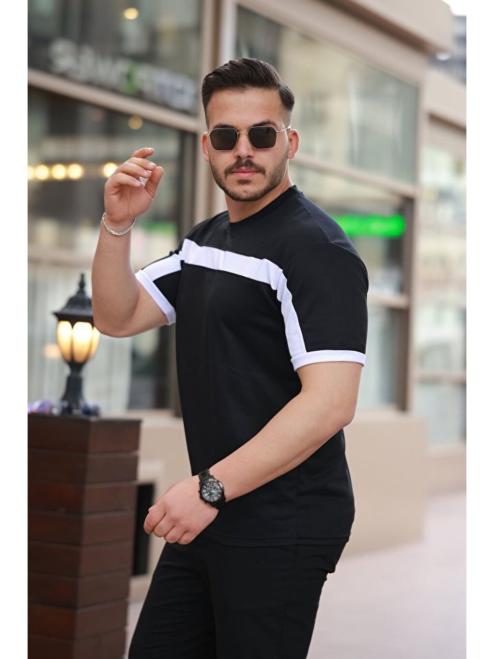 Siyah Erkek şerit Detaylı Kısa Kollu T-shirt-1