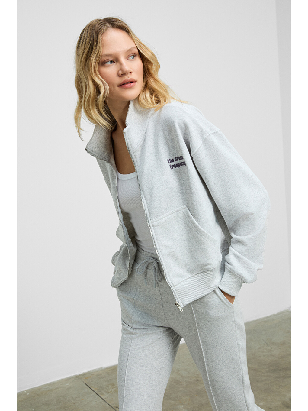 Torına Kadın Nakış Detaylı Fermuarlı Çift Cepli Relax Gri Melanj Sweatshirt-1