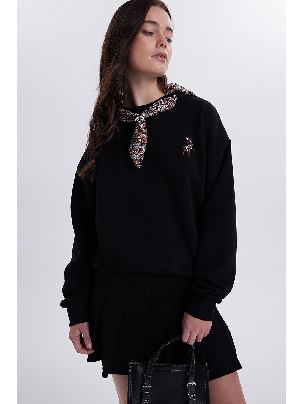 Kadın Oversize Geniş Kesim Pamuklu Fular Detaylı Bisiklet Yaka Siyah Sweatshirt-3