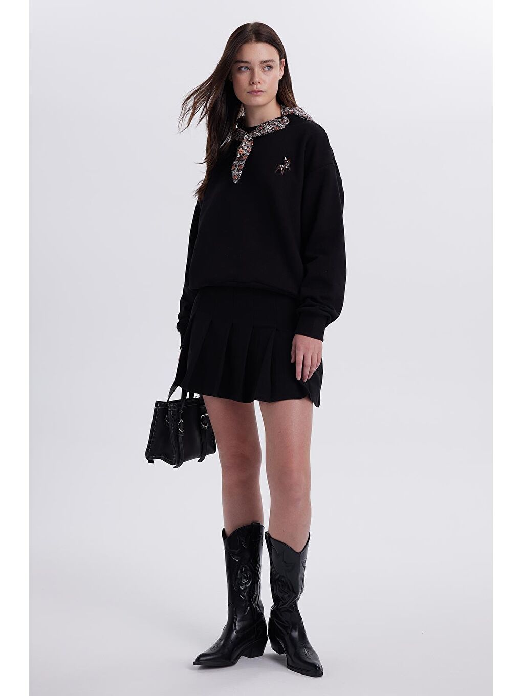 Kadın Oversize Geniş Kesim Pamuklu Fular Detaylı Bisiklet Yaka Siyah Sweatshirt-4