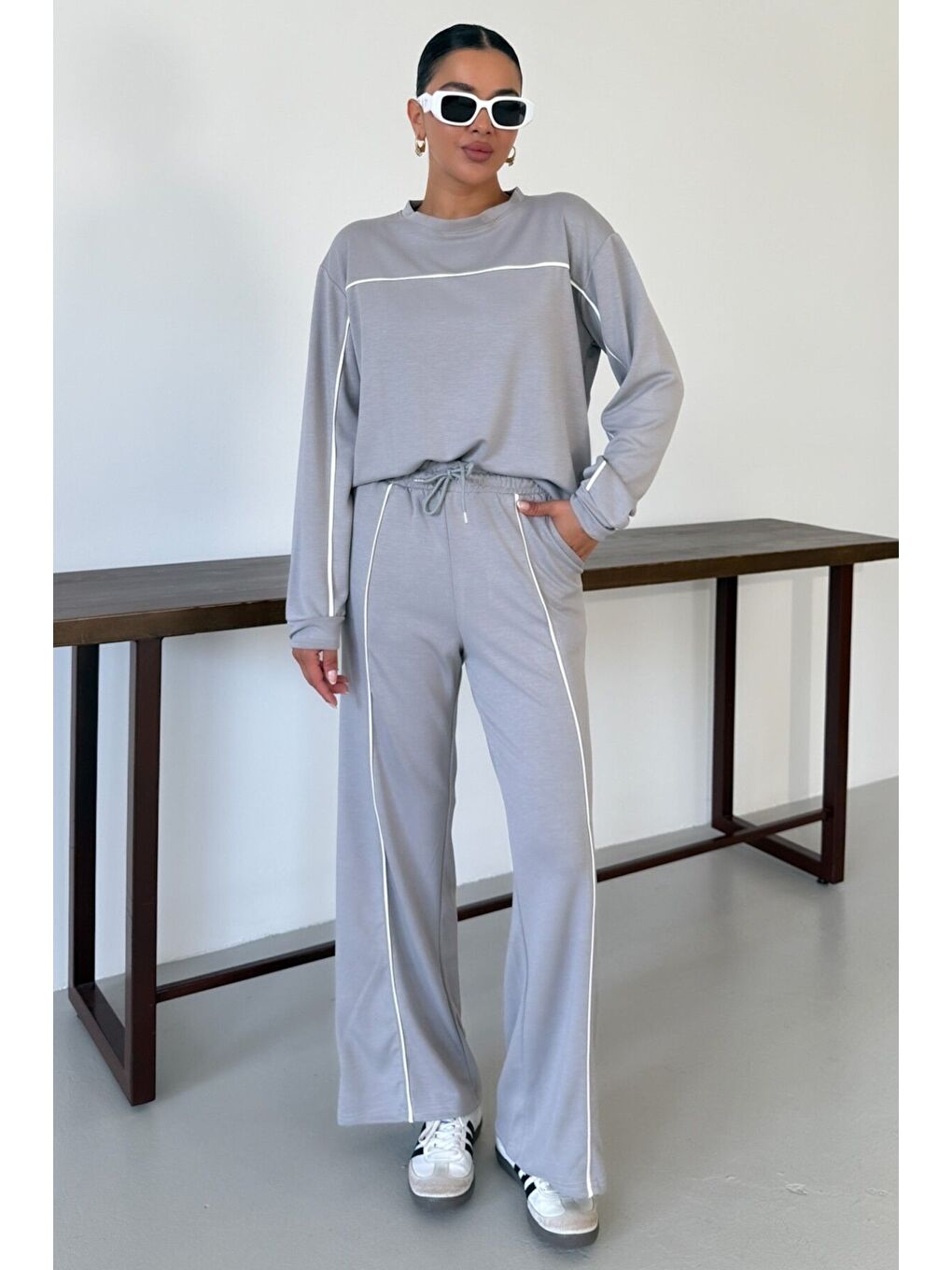 Kadın Gri İnce Beyaz Biye Çizgi Detaylı Bisiklet Yaka Modal Kumaş Alt-Üst Takım-1