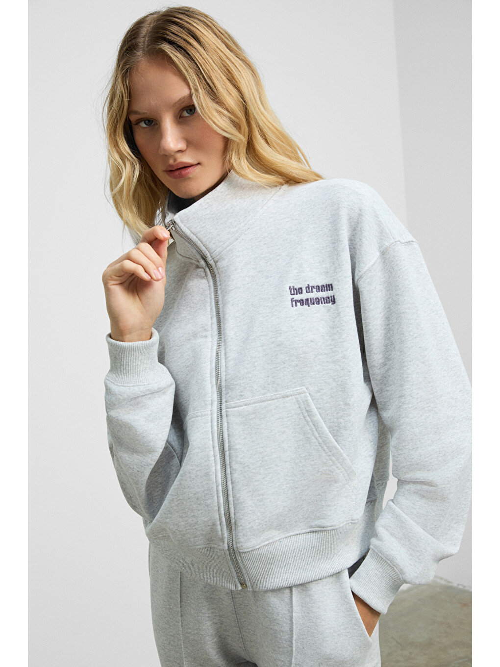 Torına Kadın Nakış Detaylı Fermuarlı Çift Cepli Relax Gri Melanj Sweatshirt-2