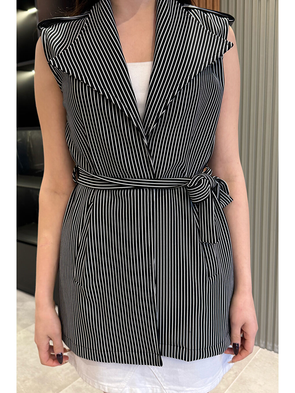 Siyah Kadın Çizgili Omuz Apoletli Bel Kuşaklı Yelek-2