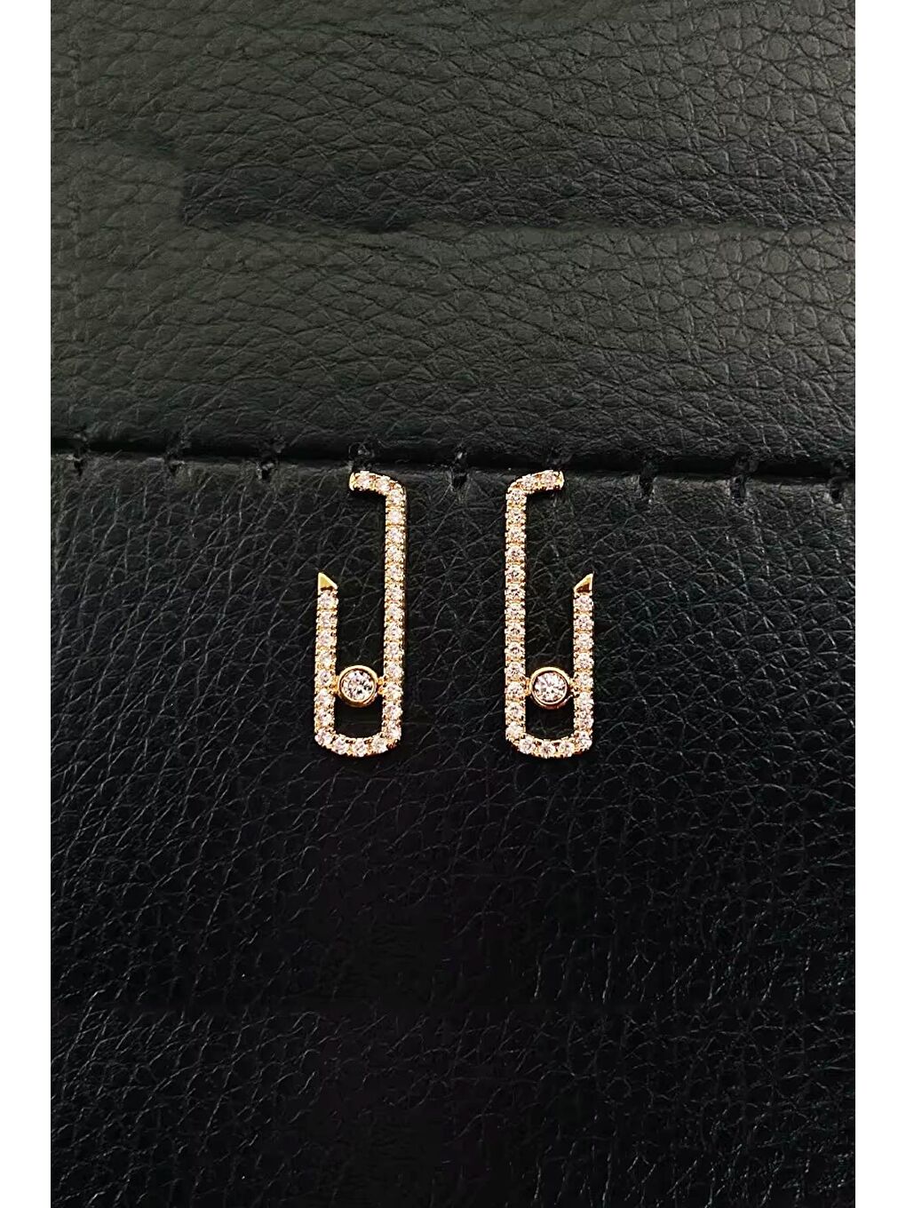 Sarı Mess Uno Zirkon Tektaşlı Ataç Çivi Küpe