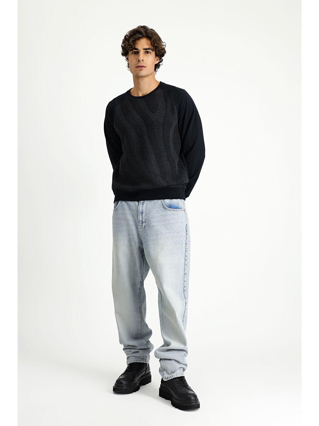 Siyah Bisiklet Yaka Regular Fit Desenli Pamuklu Sweatshirt-1