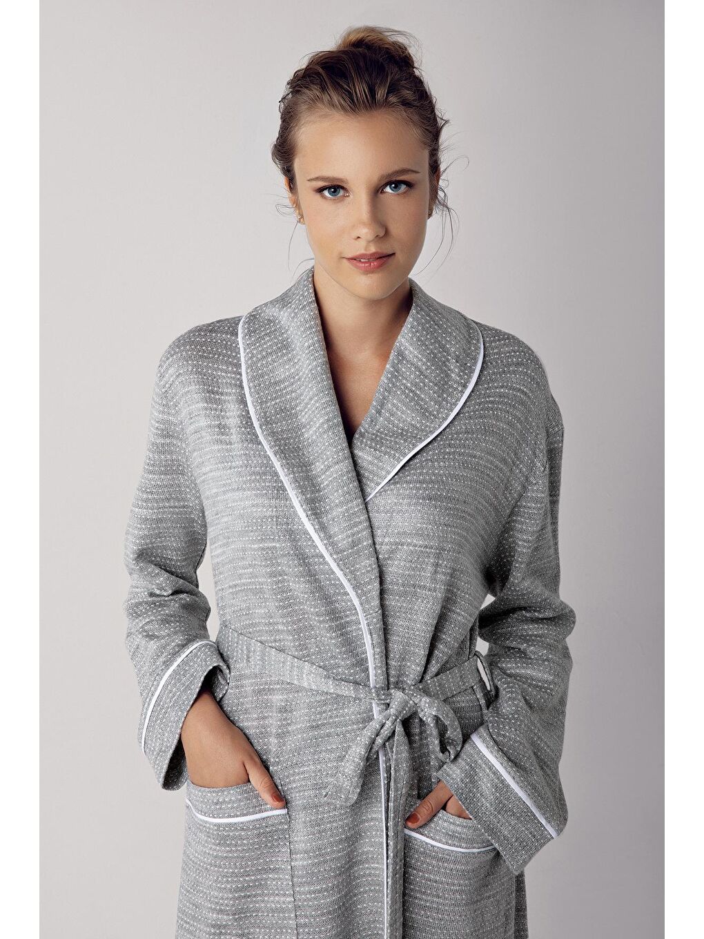 Gri Kadın Kısa Biye Detaylı Uzun Kollu Yumuşak Dokulu 11503-2