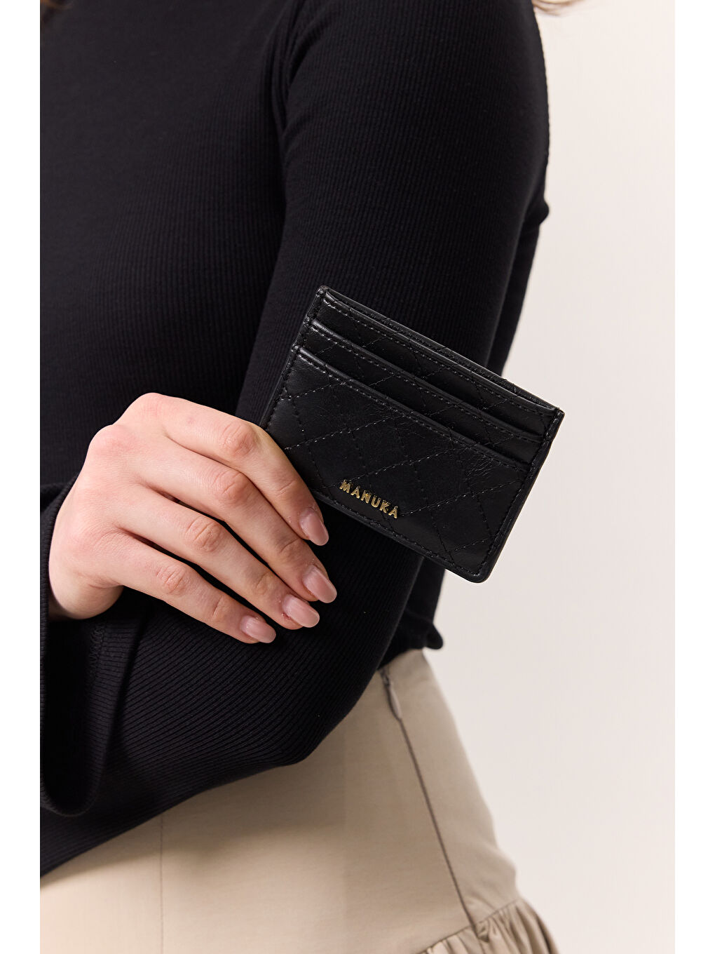 Kapitone Kartlıklı Cüzdan Siyah-2