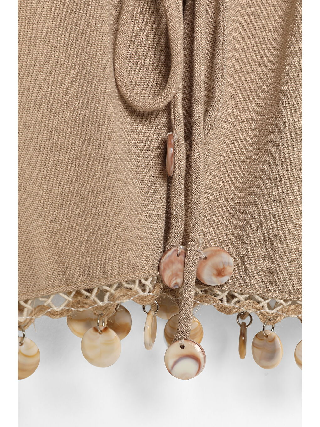 Midye Kabuk Aksesuarlı Bağlamalı Keten Bluz Koyu Bej-2