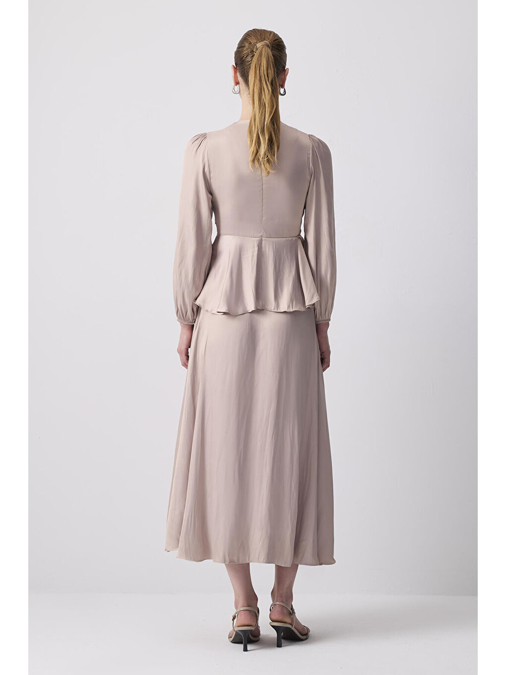 Bej Önden Bağlamalı Saten Bluz Etek Takım-3