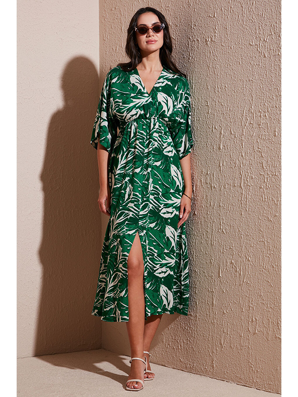 Yeşil Regular Fit V Yaka Desenli Midi Boy Kadın Elbise 67810573-1