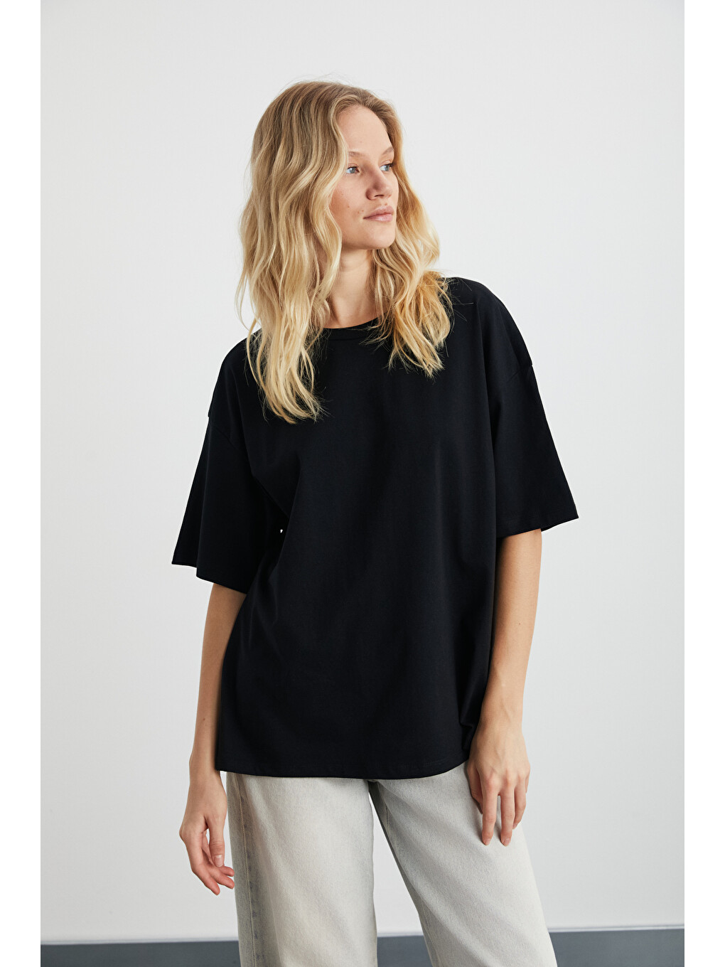 Siyah LAGERTHA Kadın %100 organik Pamuklu Kalın Dokulu Oversize Fit Yuvarlak Yakalı SİYAH T-Shirt-2