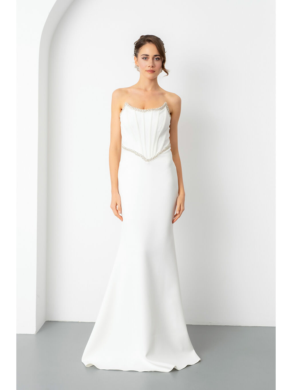 Kadın Beyaz Straplez Taşlı Peplum Kesim Söz Nişan Nikah Abiye Elbise-1