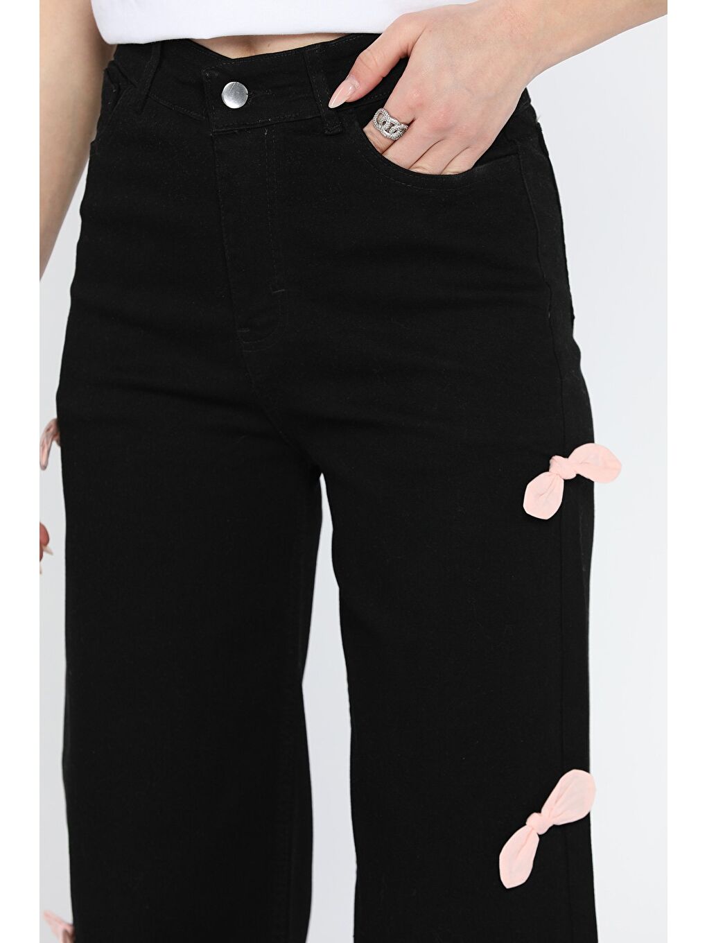 Siyah Fiyonk Detaylı Yüksek Bel Bol Paça Kadın Jean Pantolon-4