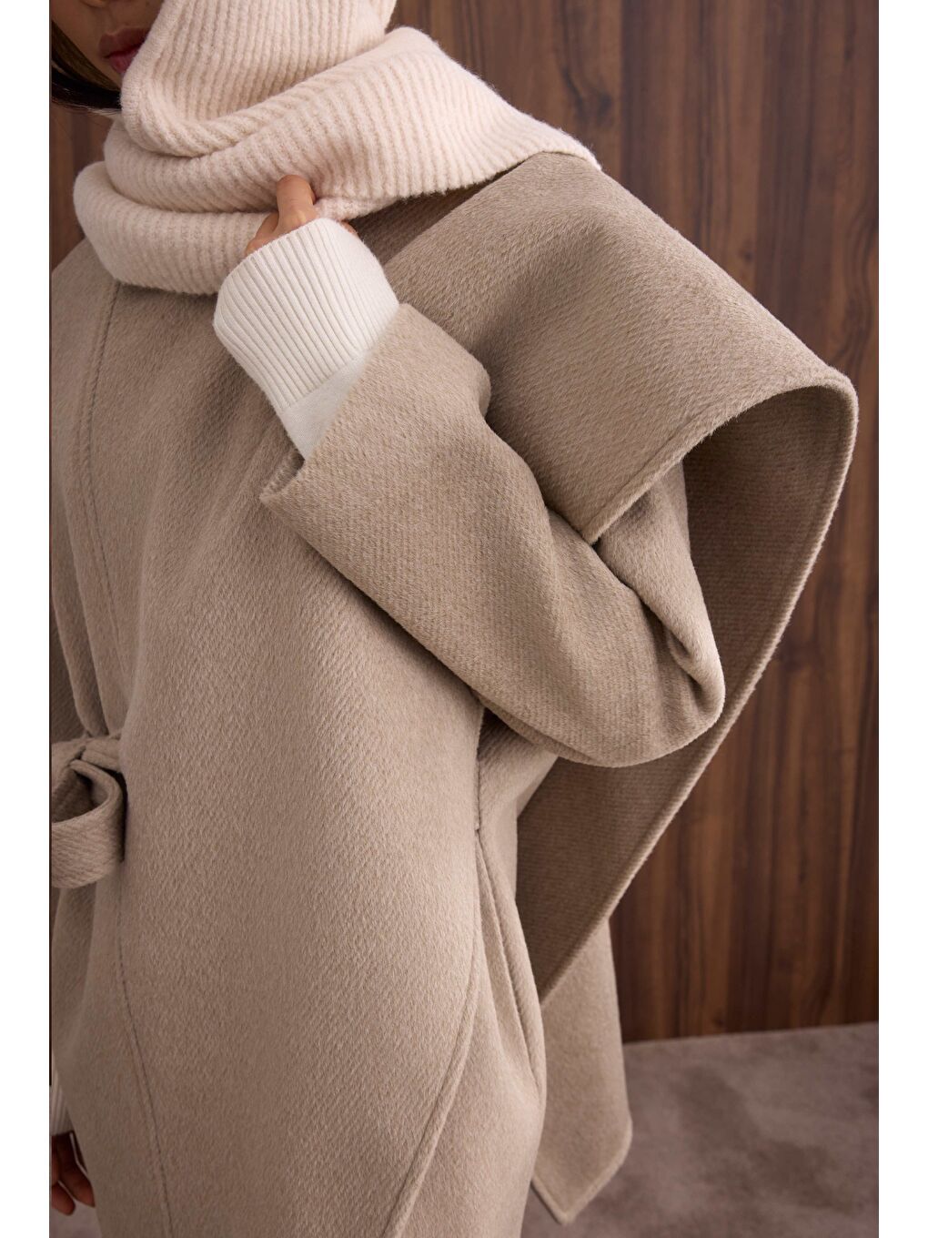 Bej Kuşaklı Şal Yaka Kaban Açık Vizon-2