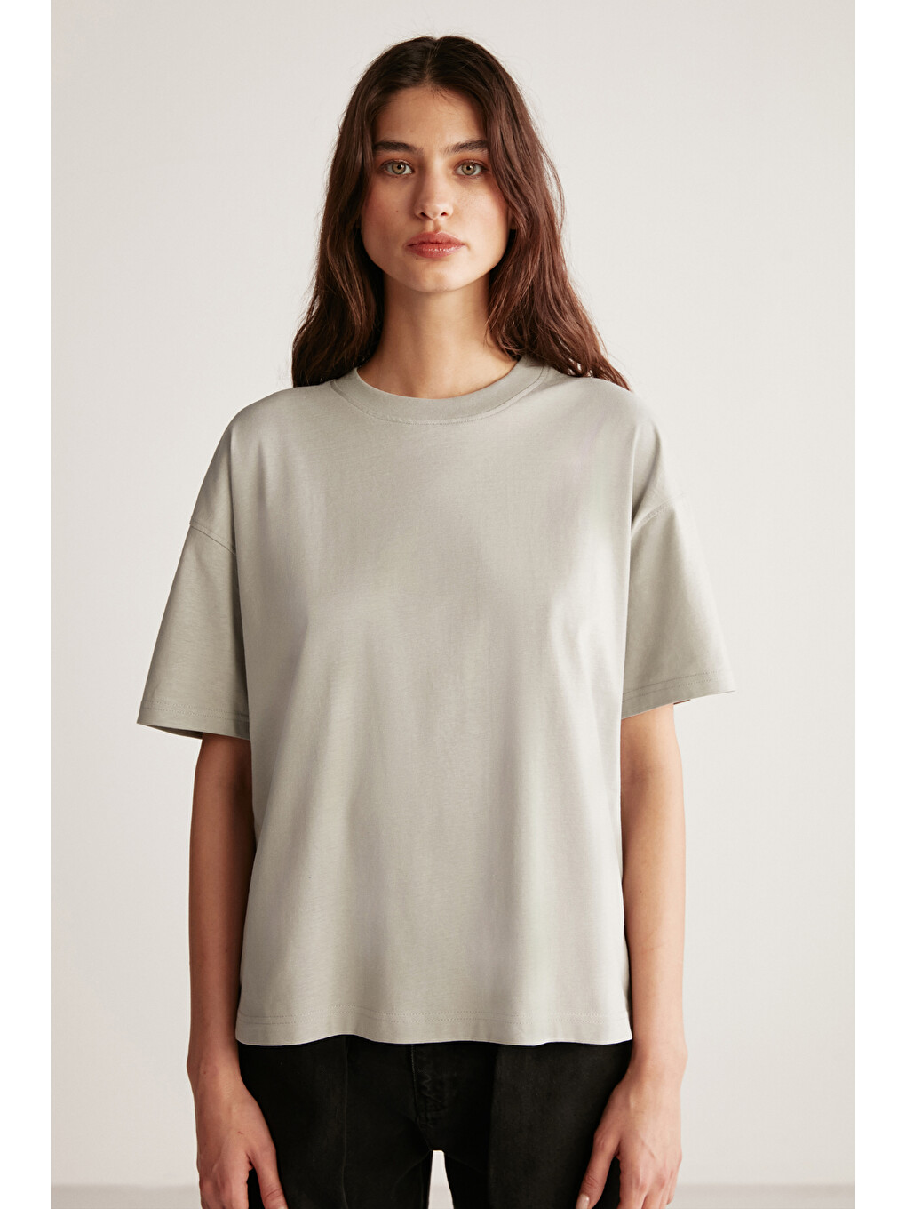 Gri Jemmy Kadın %100 Organik Pamuk Relaxed Fit Yırtmaçlı Yuvarlak Yakalı AÇIK GRİ T-Shirt-1