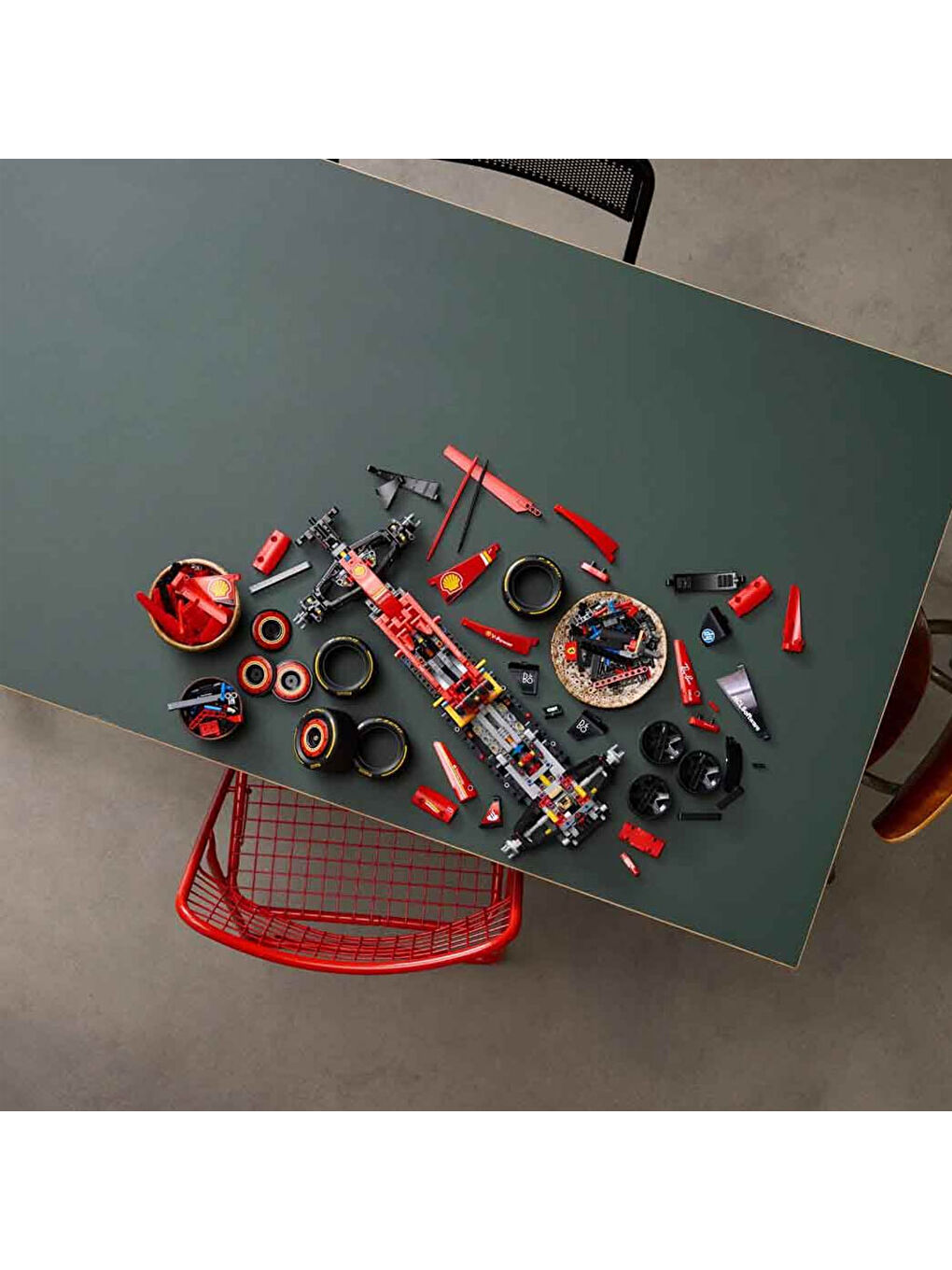 Technic Ferrari SF-24 F1 Araba 42207-7