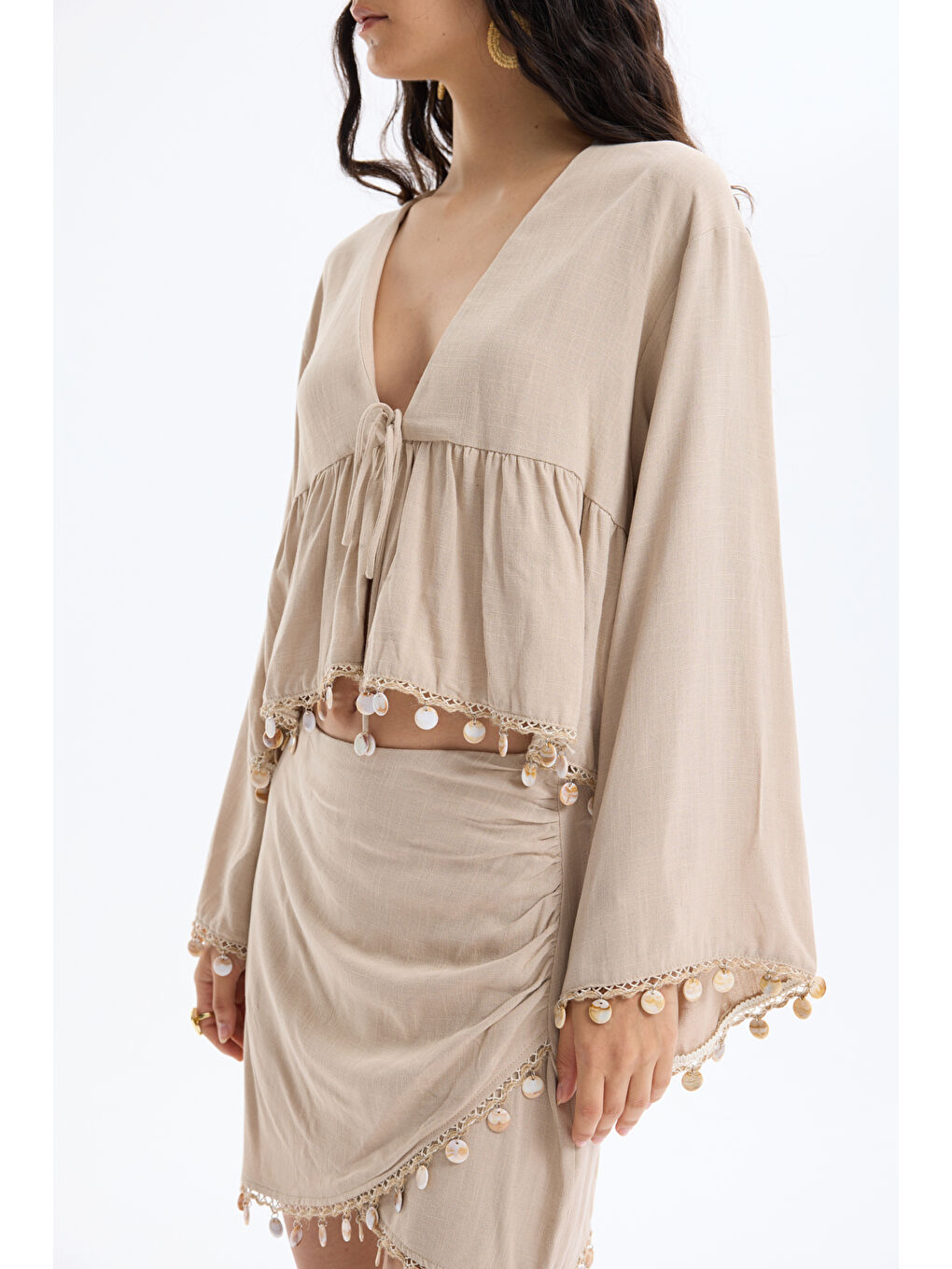 Midye Kabuk Aksesuarlı Bağlamalı Keten Bluz Koyu Bej-3