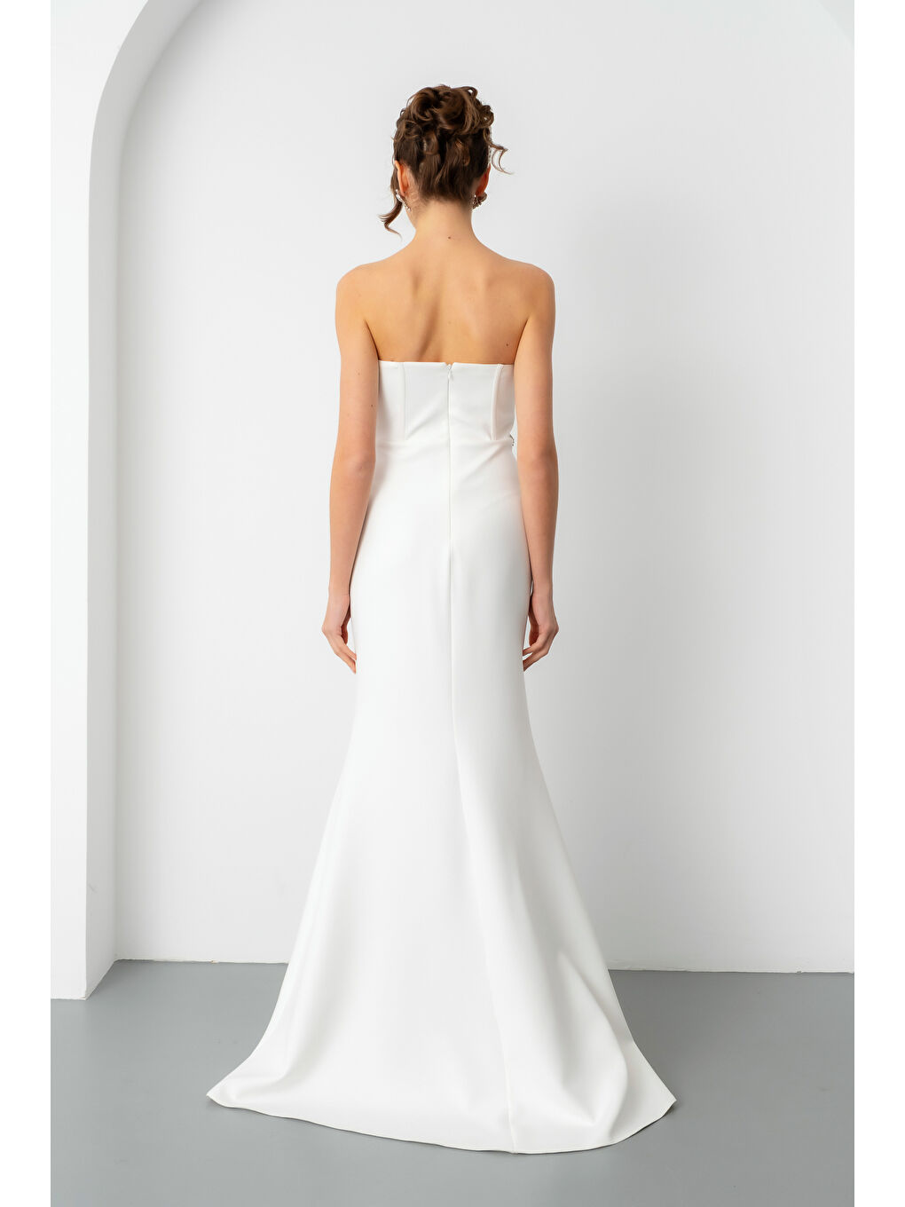 Kadın Beyaz Straplez Taşlı Peplum Kesim Söz Nişan Nikah Abiye Elbise-5