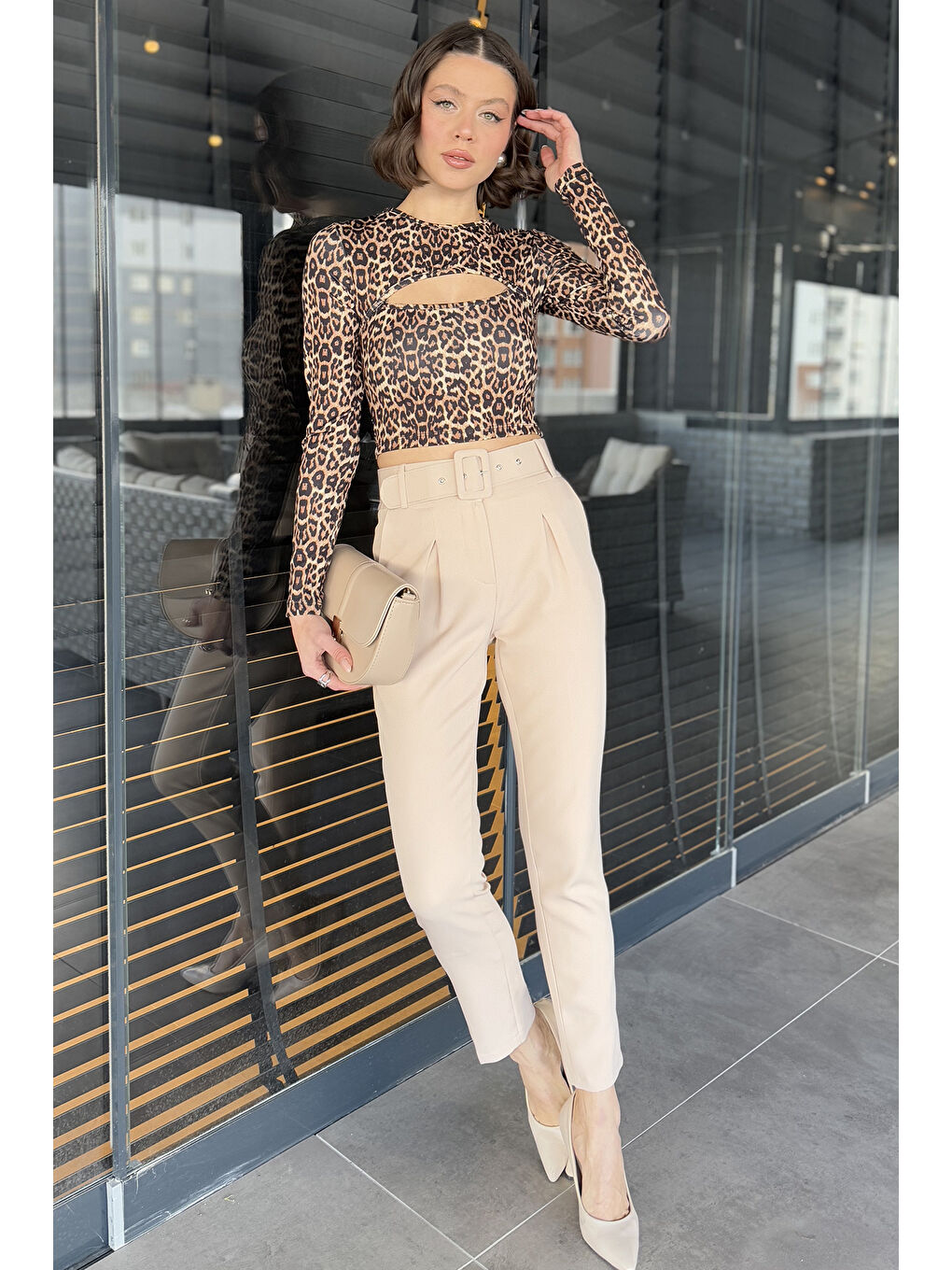 Bej Kemerli Kadın Kumaş Pantolon-1