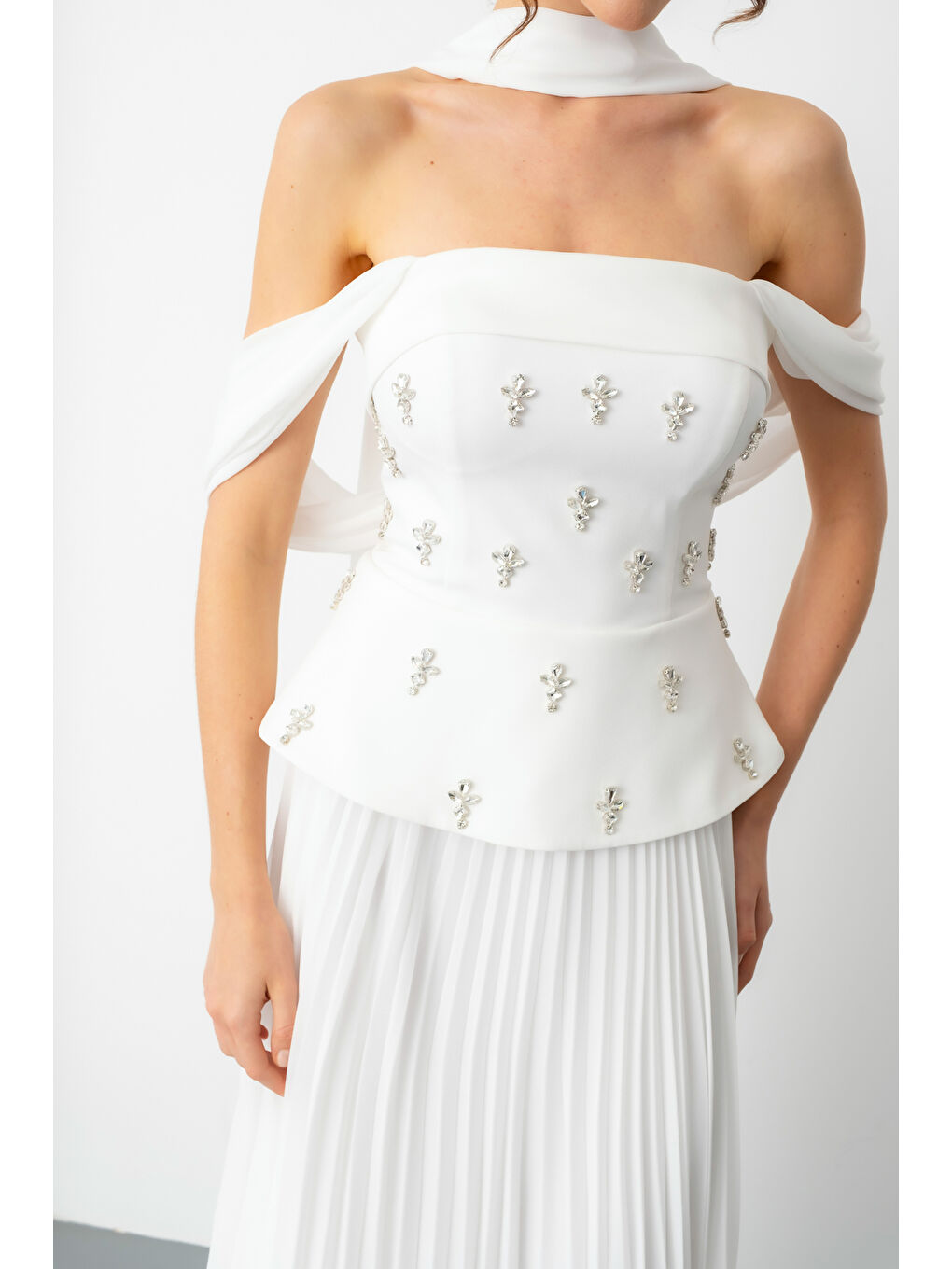 Kadın Beyaz Straplez Yaka Taşlı Uzun Söz Nişan Nikah Abiye Elbise-4