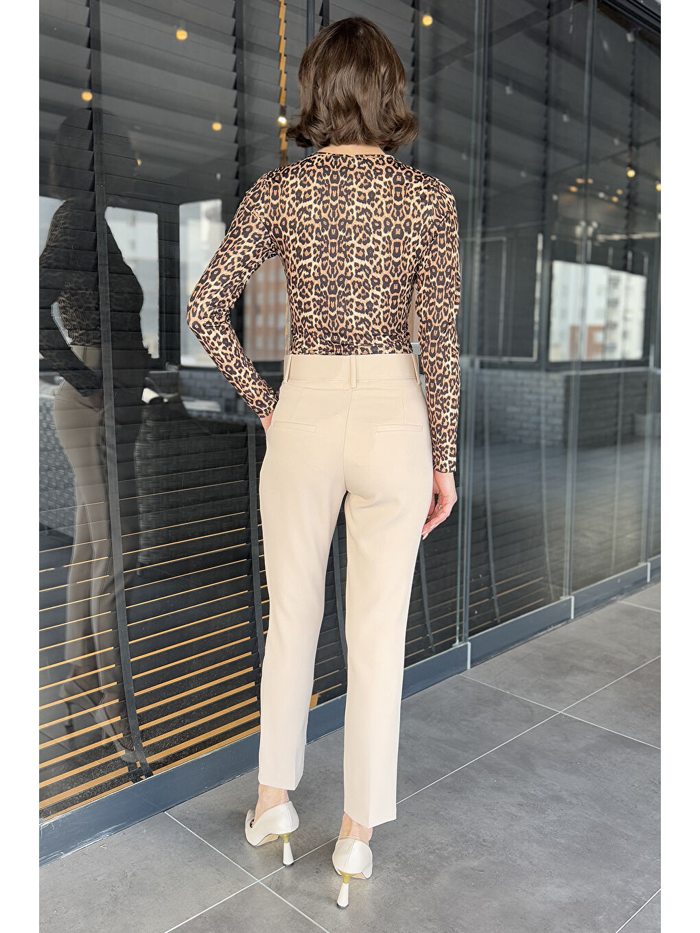 Bej Kemerli Kadın Kumaş Pantolon-2