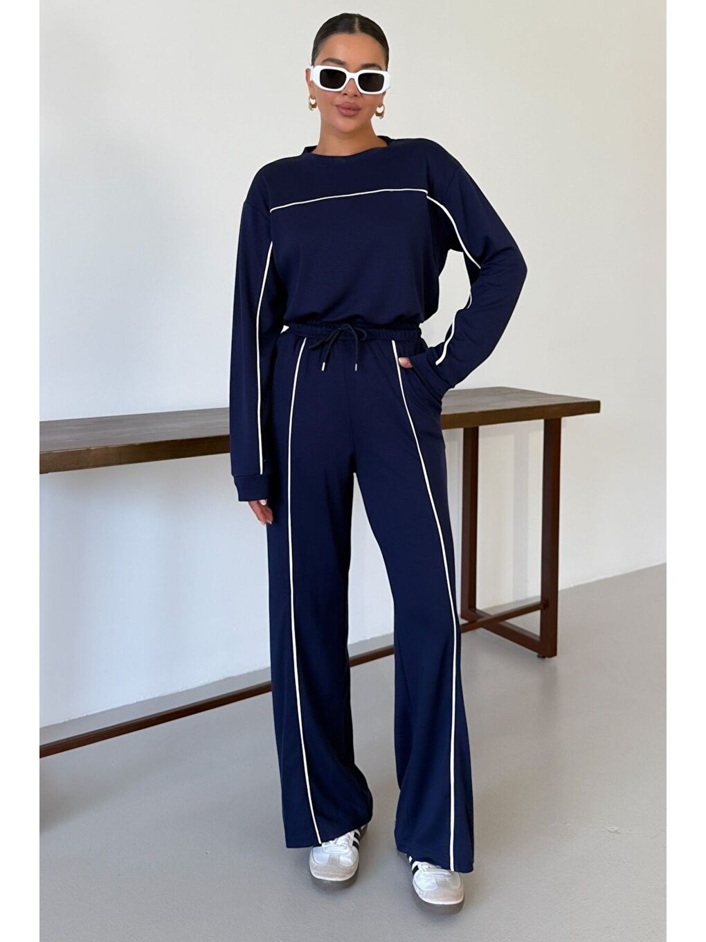Kadın Lacivert İnce Beyaz Biye Çizgi Detaylı Bisiklet Yaka Modal Kumaş Alt-Üst Takım