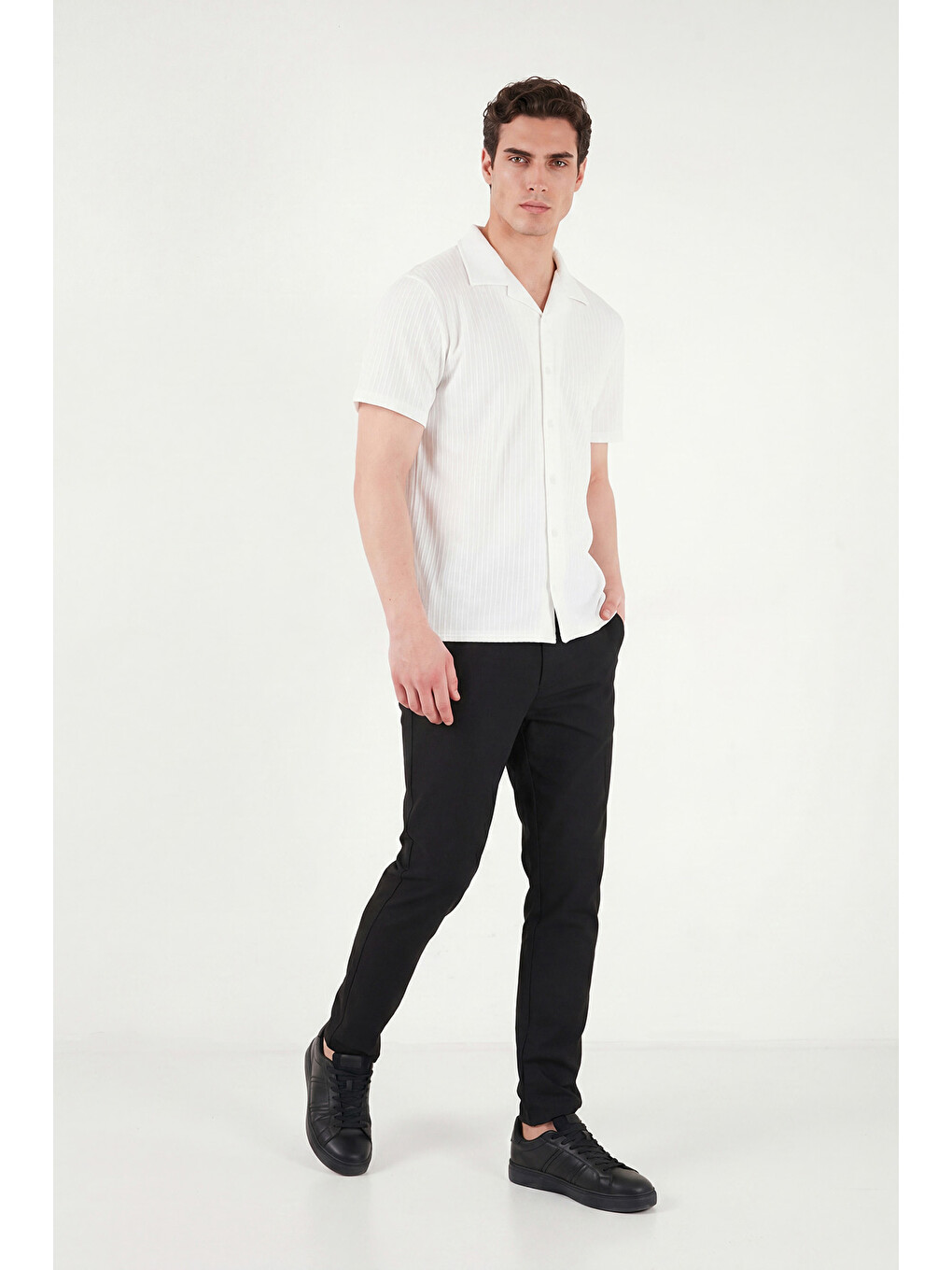 Ekru Pamuk Karışımlı Çizgi Dokulu Regular Fit Kısa Kollu Gömlek 5904037-2