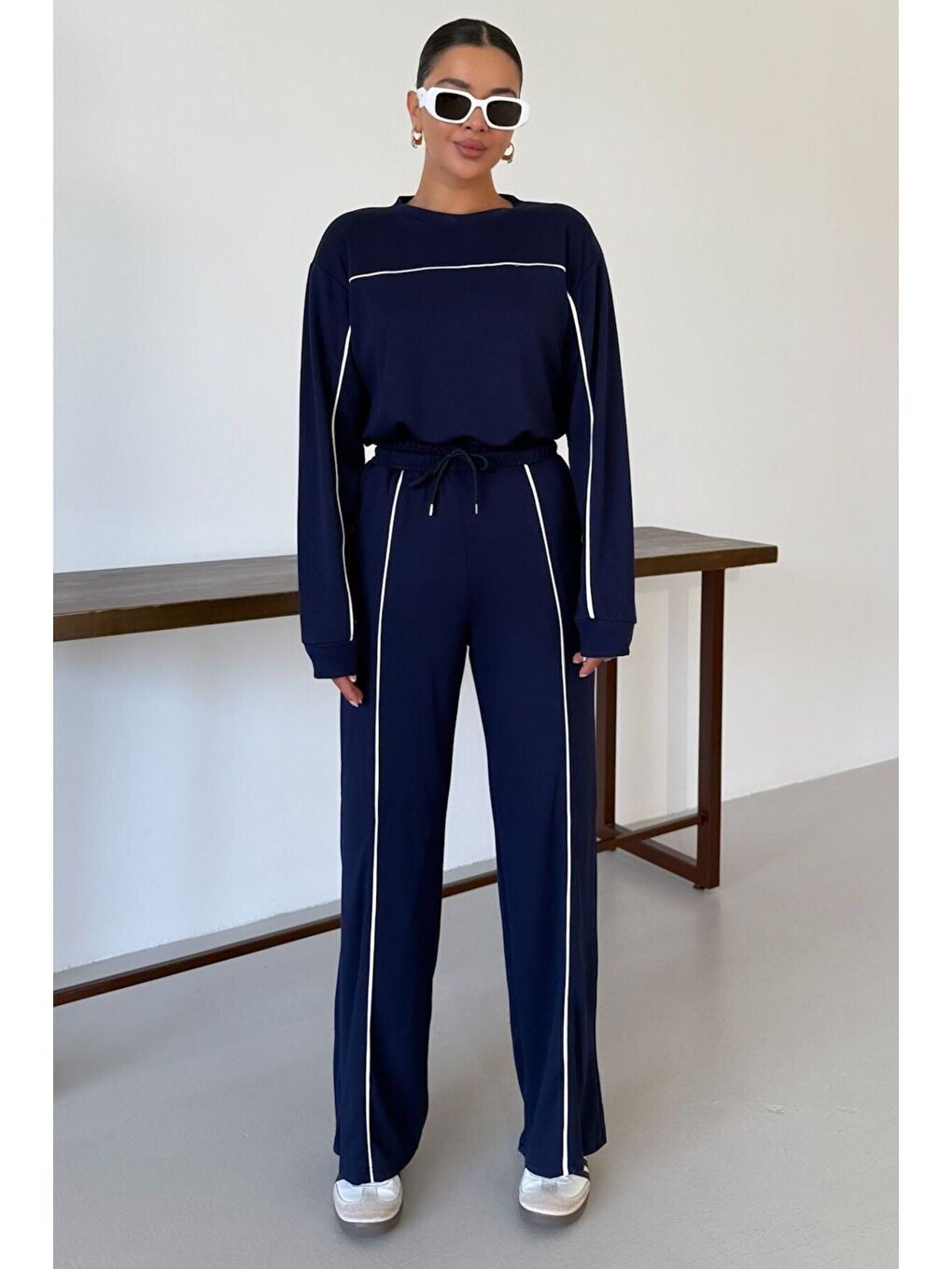 Kadın Lacivert İnce Beyaz Biye Çizgi Detaylı Bisiklet Yaka Modal Kumaş Alt-Üst Takım-1