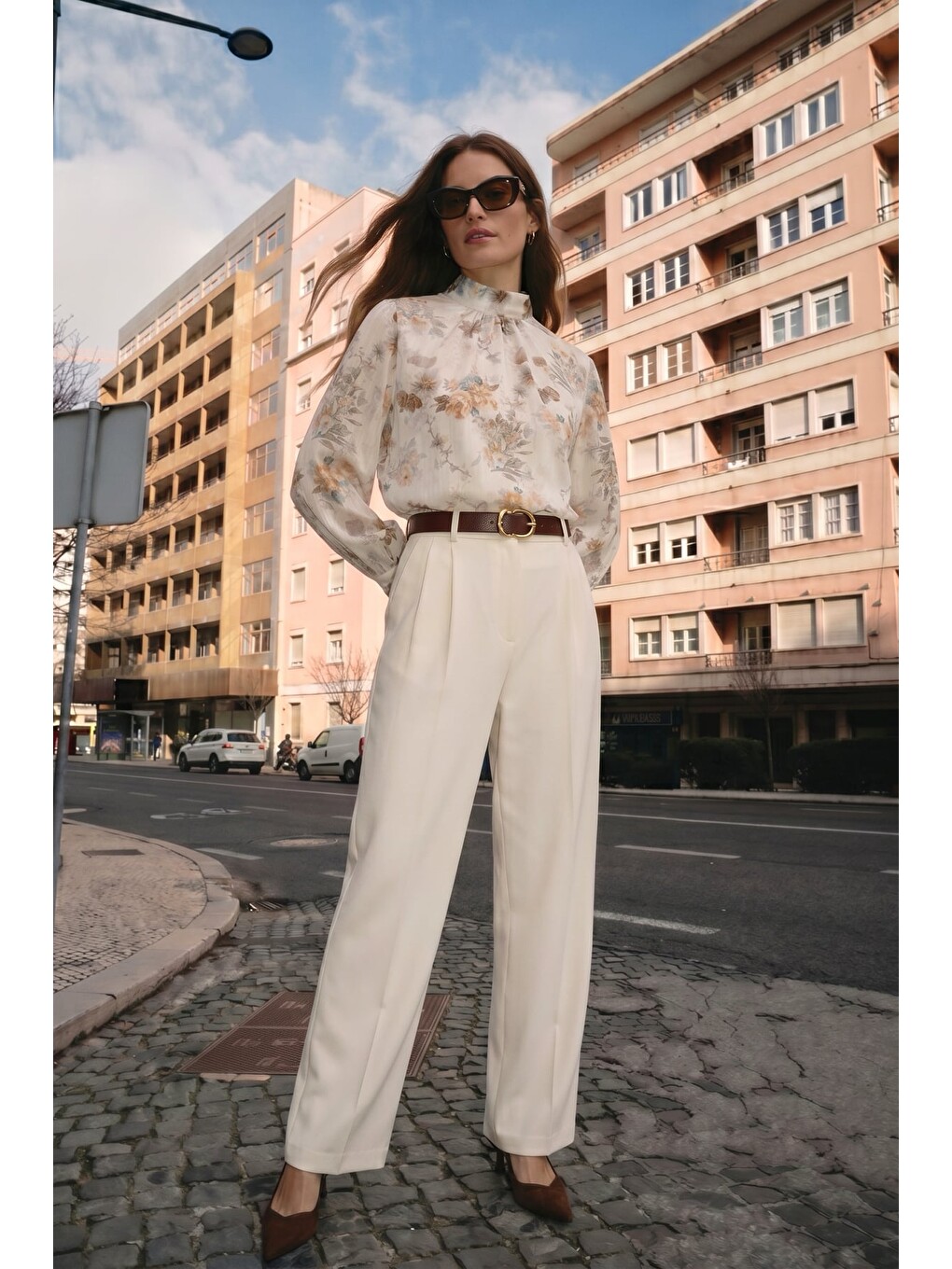 Kahverengi Çiçek Desenli Bluz - Kahve-3