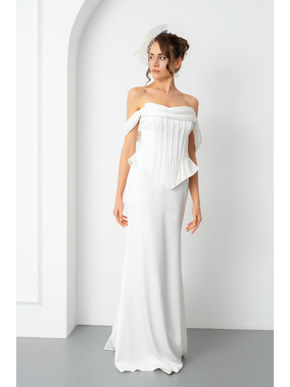 Kadın Beyaz Kayık Yaka Balenli Peplum Kesim Saten Abiye Elbise-1