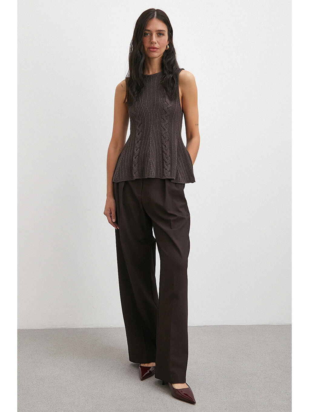 Karışık Burgu Örgü Kolsuz Triko Kahve-1