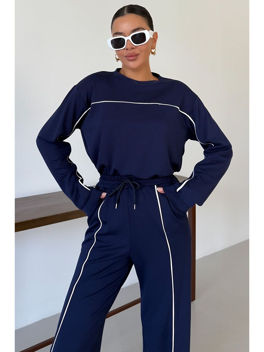 Kadın Lacivert İnce Beyaz Biye Çizgi Detaylı Bisiklet Yaka Modal Kumaş Alt-Üst Takım-4