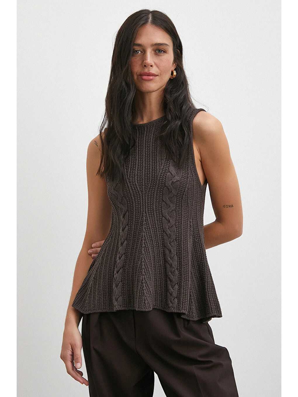 Karışık Burgu Örgü Kolsuz Triko Kahve-2