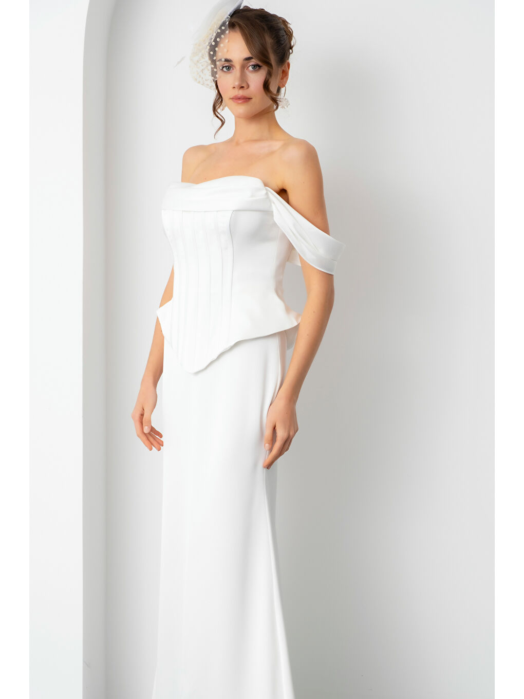 Kadın Beyaz Kayık Yaka Balenli Peplum Kesim Saten Abiye Elbise-2