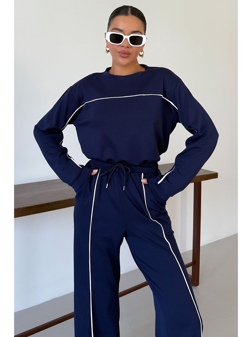 Kadın Lacivert İnce Beyaz Biye Çizgi Detaylı Bisiklet Yaka Modal Kumaş Alt-Üst Takım-5