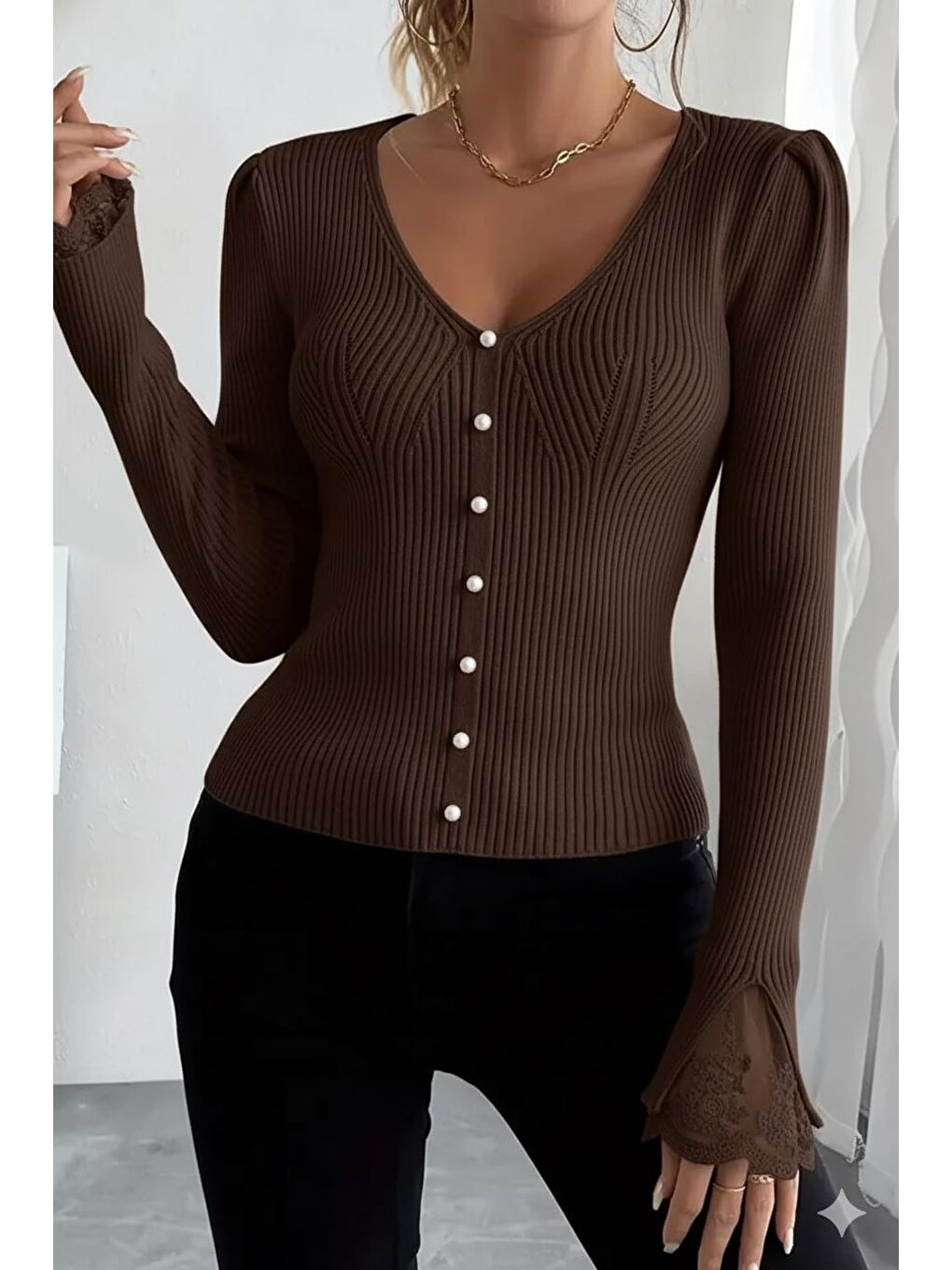 Kahverengi Kol Güpür Detaylı V Yaka Triko Bluz