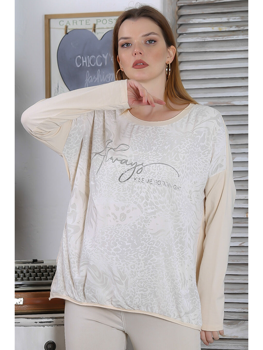 İtalyan Bej Yuvarlak Yaka Uzun Kol Varak Baskılı Casual Dokuma Bluz