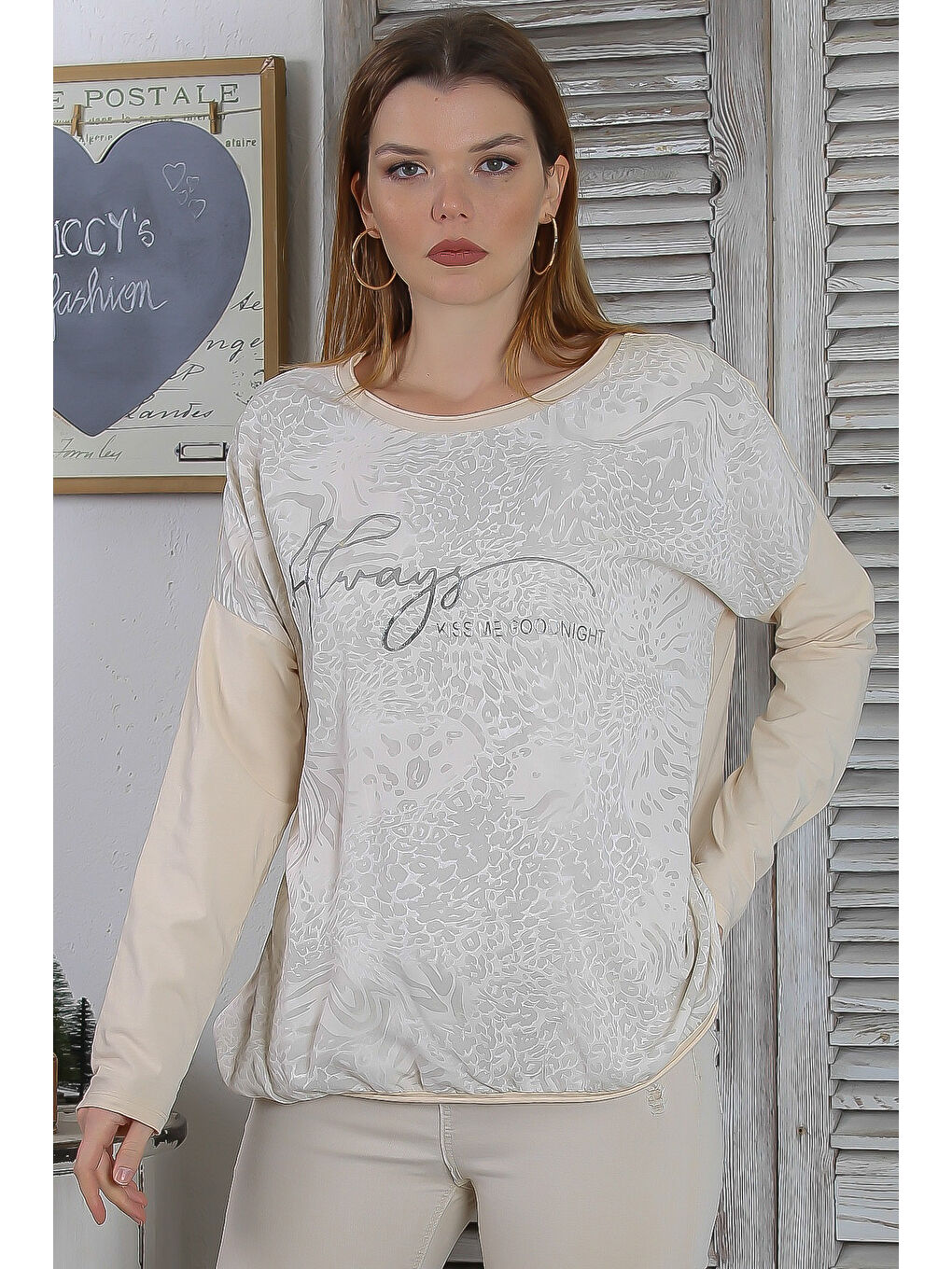 İtalyan Bej Yuvarlak Yaka Uzun Kol Varak Baskılı Casual Dokuma Bluz-2