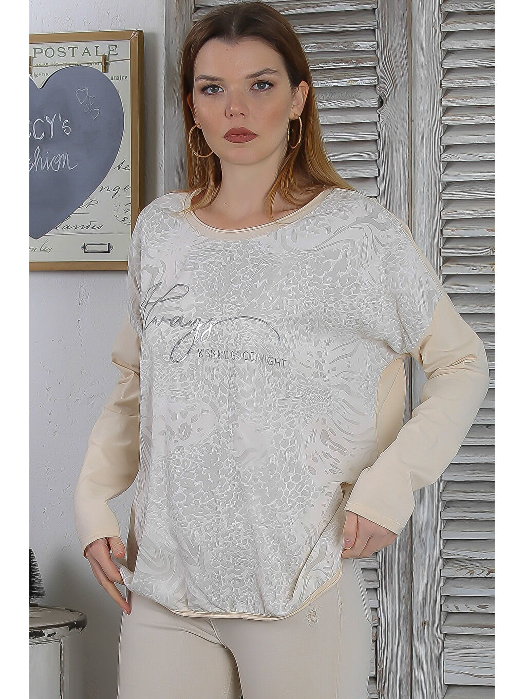 İtalyan Bej Yuvarlak Yaka Uzun Kol Varak Baskılı Casual Dokuma Bluz-3