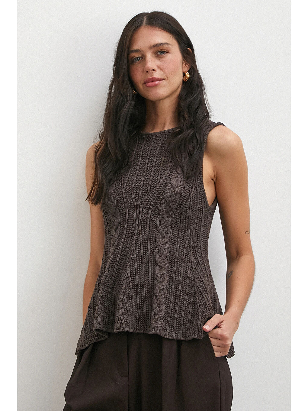 Karışık Burgu Örgü Kolsuz Triko Kahve-3