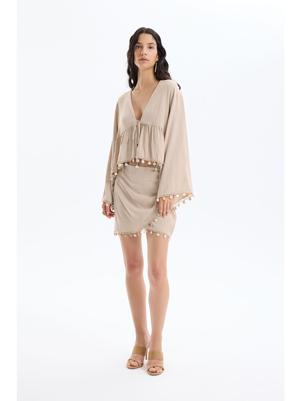 Midye Kabuk Aksesuarlı Bağlamalı Keten Bluz Koyu Bej-4