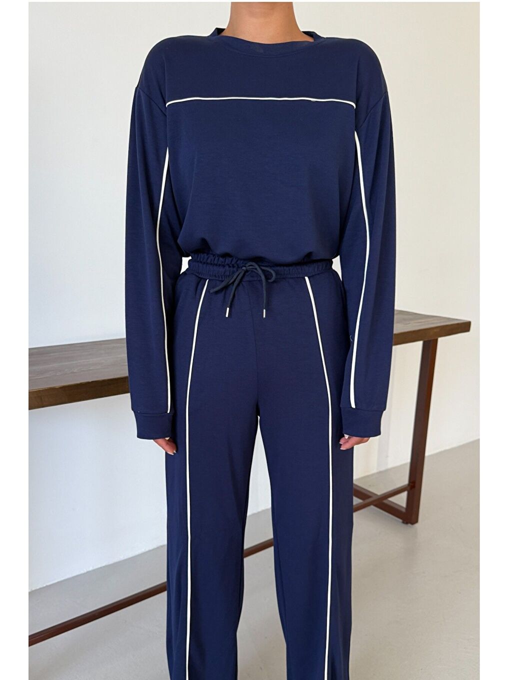 Kadın Lacivert İnce Beyaz Biye Çizgi Detaylı Bisiklet Yaka Modal Kumaş Alt-Üst Takım-7