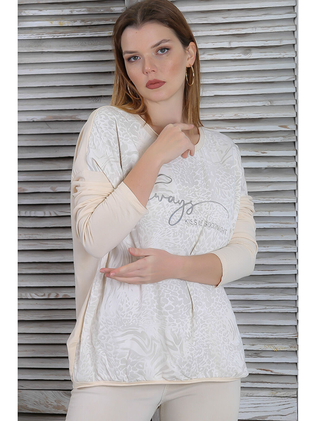 İtalyan Bej Yuvarlak Yaka Uzun Kol Varak Baskılı Casual Dokuma Bluz-5