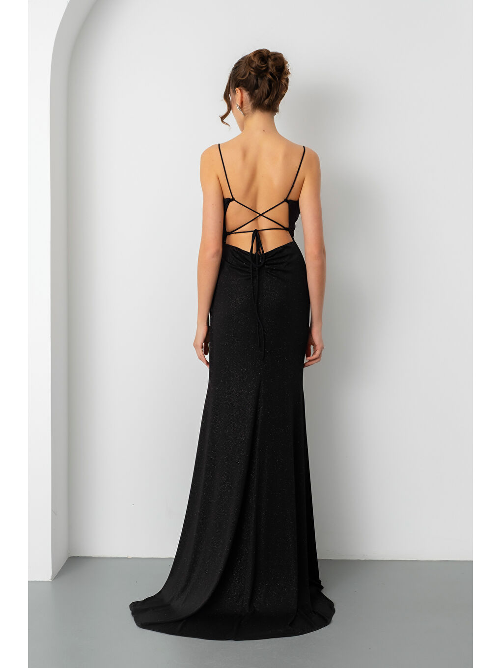 Kadın Siyah Sırt Dekolteli Simli Uzun Abiye Elbise-5
