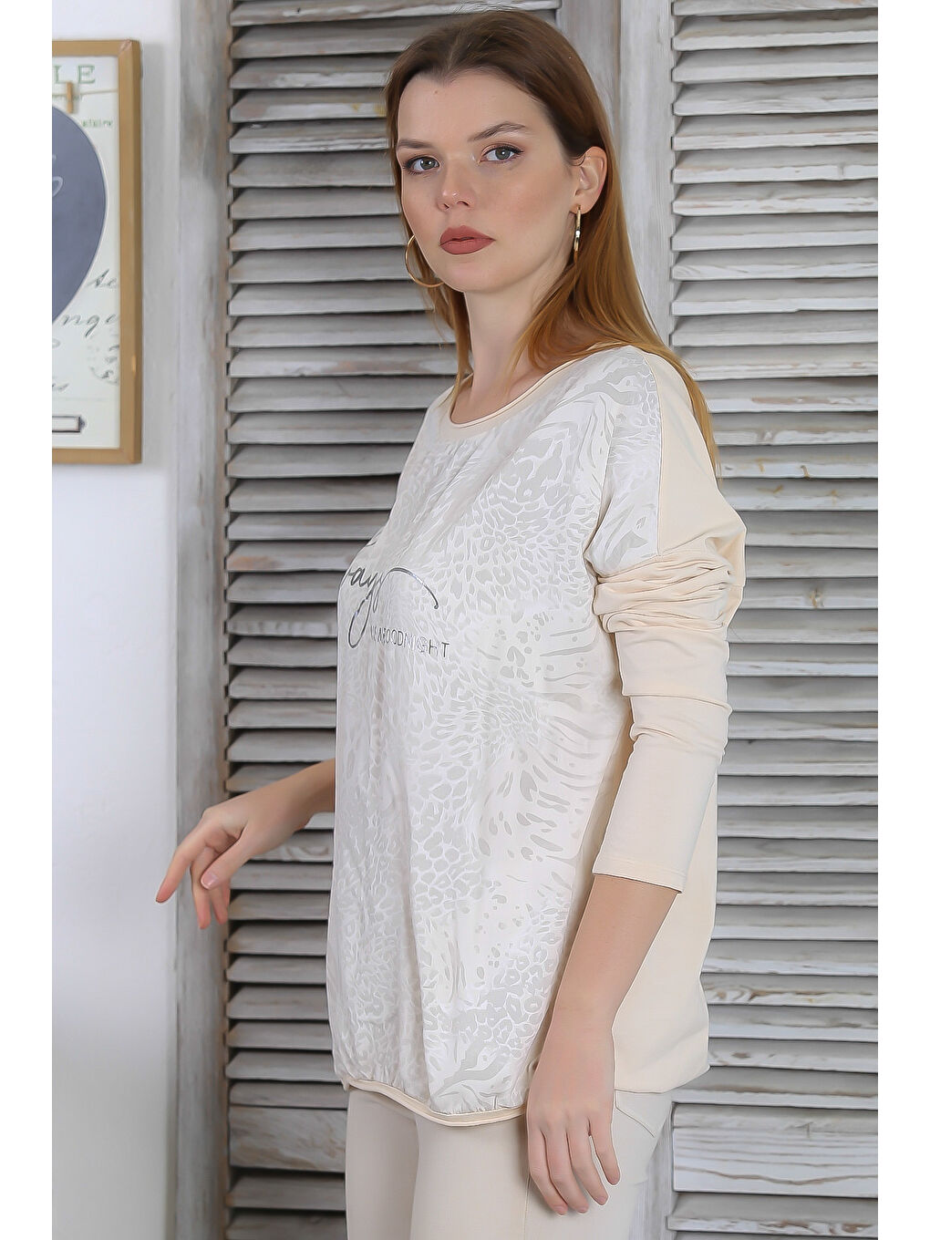 İtalyan Bej Yuvarlak Yaka Uzun Kol Varak Baskılı Casual Dokuma Bluz-6