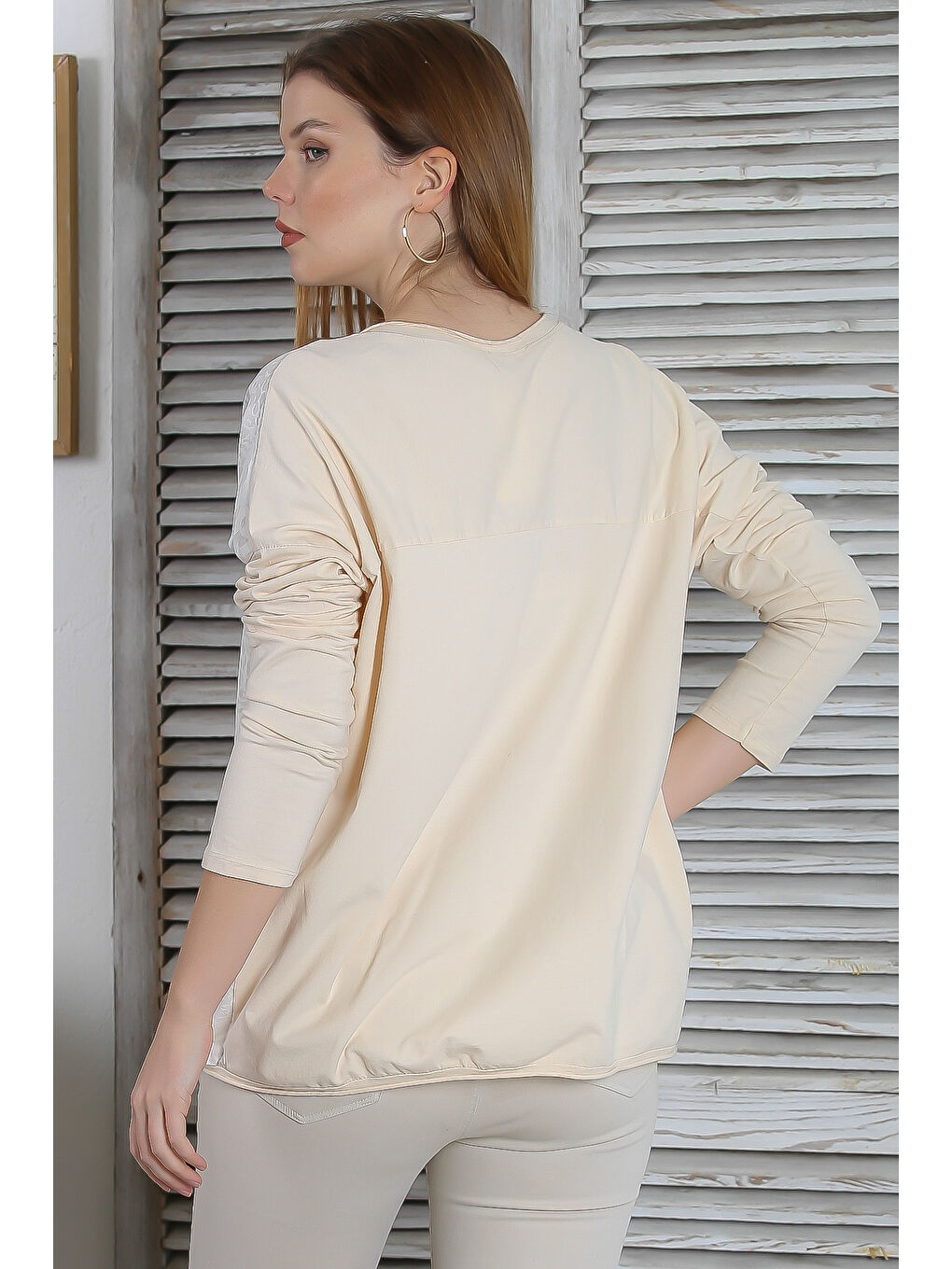 İtalyan Bej Yuvarlak Yaka Uzun Kol Varak Baskılı Casual Dokuma Bluz-7