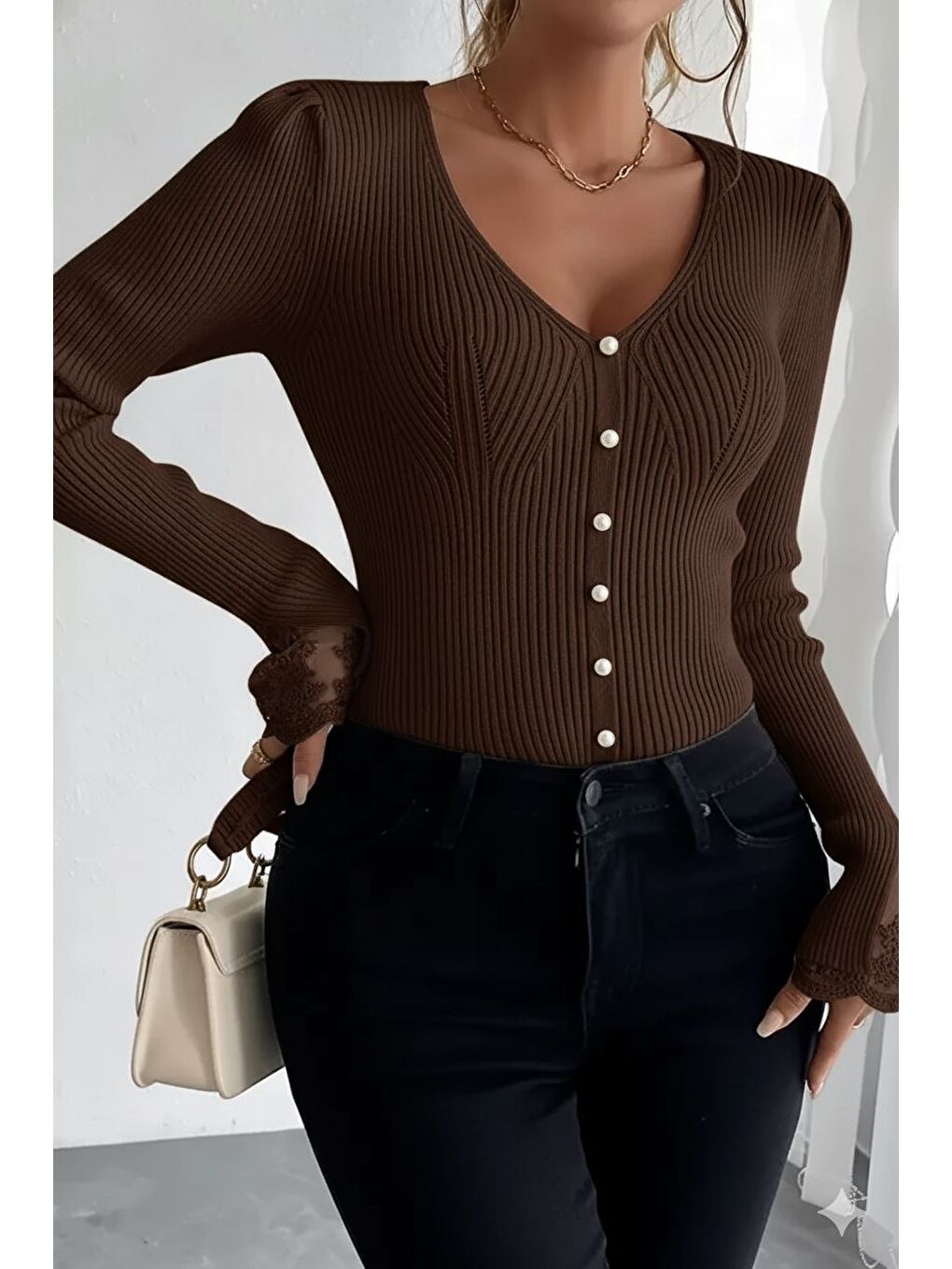 Kahverengi Kol Güpür Detaylı V Yaka Triko Bluz-1