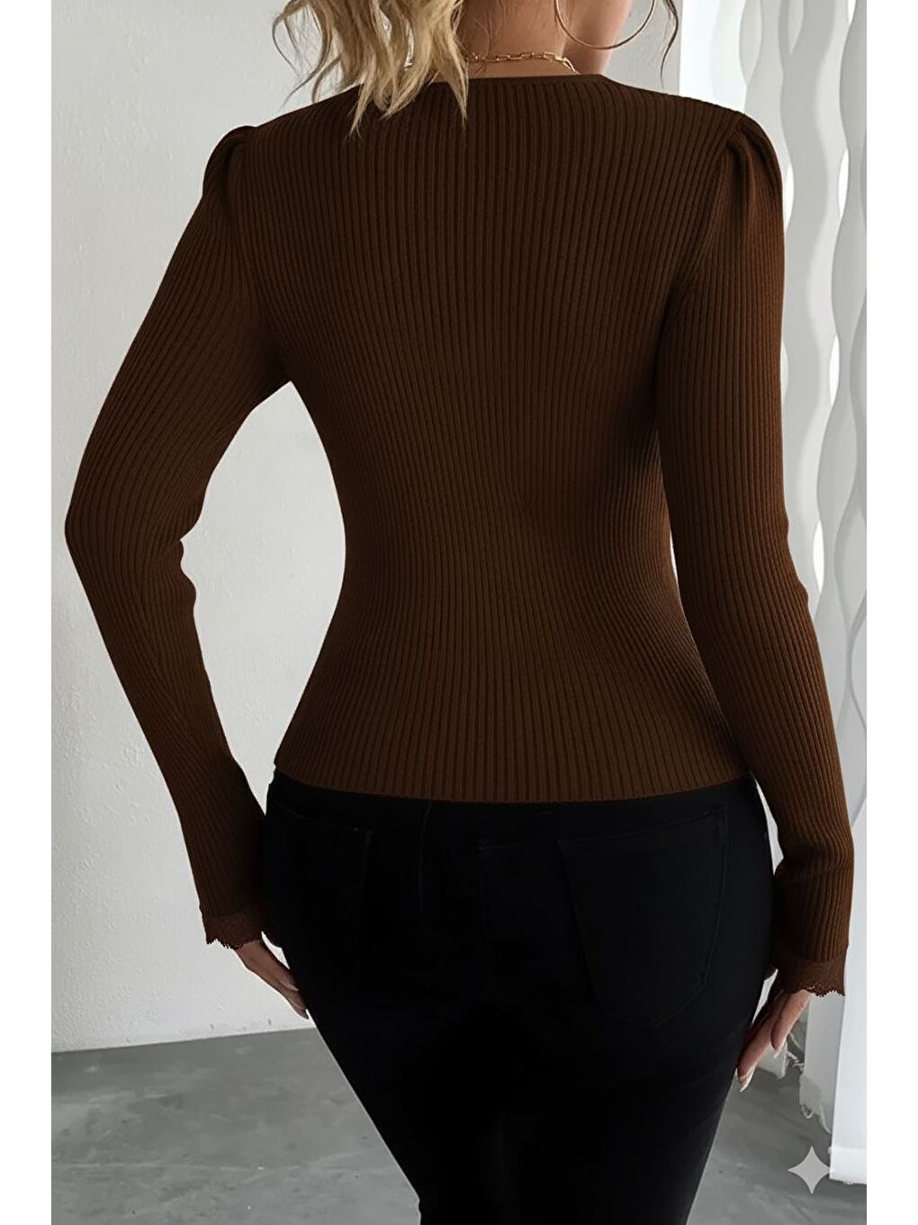 Kahverengi Kol Güpür Detaylı V Yaka Triko Bluz-2